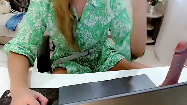 EveLove33 online show from September 2025 06:39:02 AM