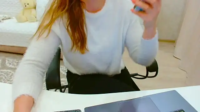 Snapshot of EveLove33 chatting on February 2026 04:58:02 PM EveLove33 online show from February 2026 04:58:02 PM