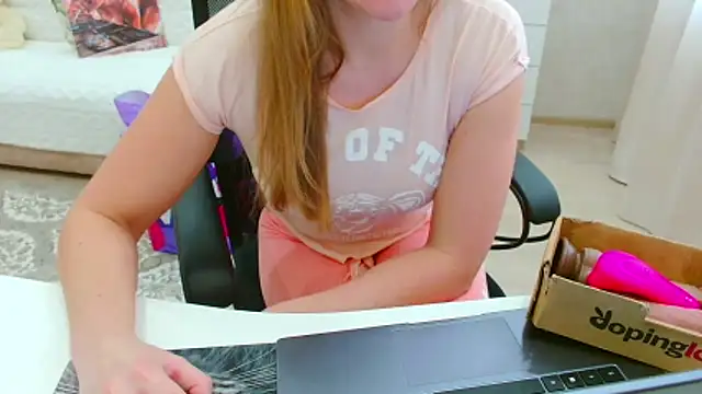 Snapshot of EveLove33 chatting on February 2026 10:57:01 AM EveLove33 online show from February 2026 10:57:01 AM