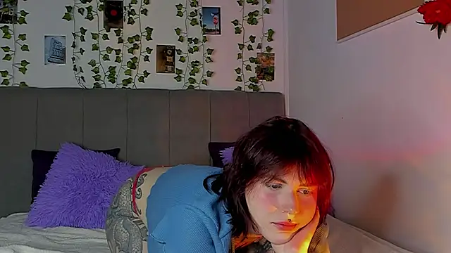 Snapshot of miss_Lizzy chatting on December 2024 01:21:01 AM miss Lizzy online show from December 2024 01:21:01 AM