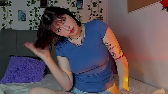 Snapshot of miss_Lizzy chatting on December 2024 01:18:02 AM miss Lizzy online show from December 2024 01:18:02 AM