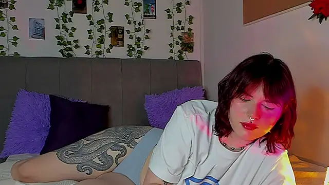 Snapshot of miss_Lizzy chatting on January 2025 04:23:02 AM miss Lizzy online show from January 2025 04:23:02 AM