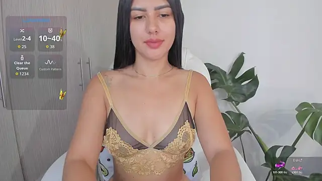 cutewhitneyr online show from December 2025 01:04:02 PM