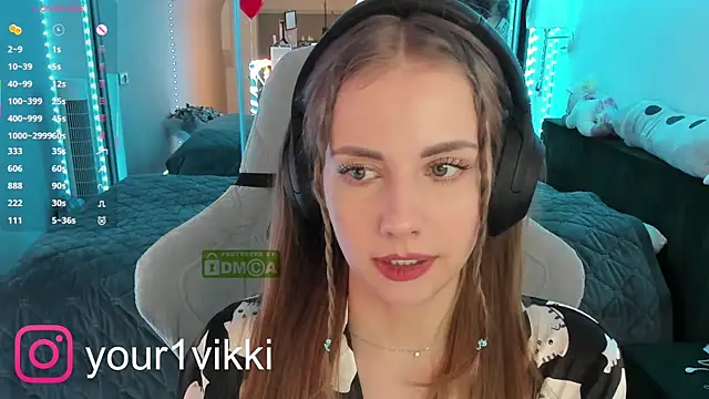 Snapshot of Vikki_Cheese chatting on February 2025 12:38:02 AM Vikki Cheese online show from February 2025 12:38:02 AM