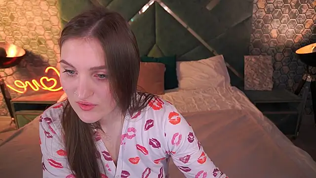 EmmyCharmm online show from November 2025 06:41:02 AM