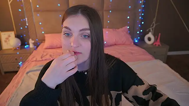 EmmyCharmm online show from February 2026 06:50:01 AM