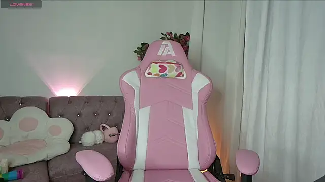 Snapshot of keissy_rincon_ chatting on January 2025 10:52:01 PM keissy rincon online show from January 2025 10:52:01 PM