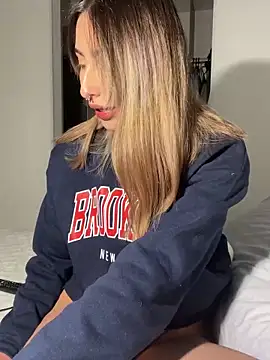 Ameellie online show from March 2025 06:23:02 PM