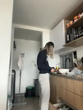 Ameellie online show from April 2026 04:24:01 PM