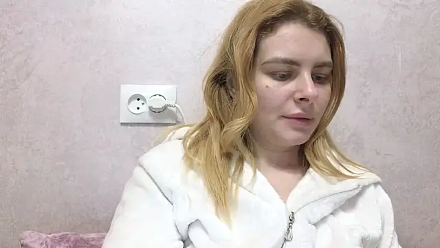 Snapshot of Day-off chatting on December 2024 09:13:02 AM Day-off online show from December 2024 09:13:02 AM