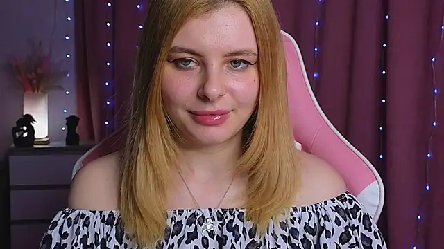 Snapshot of Day-off chatting on November 2025 07:52:02 AM Day-off online show from November 2025 07:52:02 AM