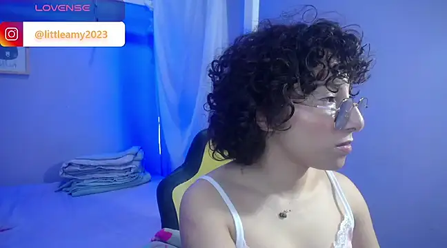 Snapshot of little__amy_ chatting on December 2024 10:37:01 PM little amy online show from December 2024 10:37:01 PM