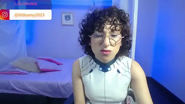 Snapshot of little__amy_ chatting on December 2024 01:56:01 AM little amy online show from December 2024 01:56:01 AM
