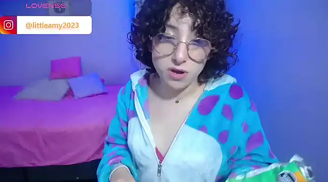 Snapshot of little__amy_ chatting on January 2025 10:41:02 AM little amy online show from January 2025 10:41:02 AM
