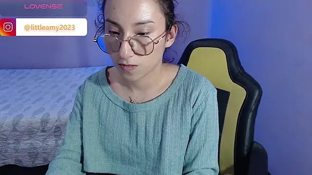 Snapshot of little__amy_ chatting on February 2025 09:10:01 PM little amy online show from February 2025 09:10:01 PM