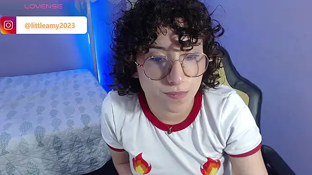 Snapshot of little__amy_ chatting on February 2025 01:58:02 AM little amy online show from February 2025 01:58:02 AM
