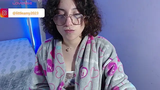 Snapshot of little__amy_ chatting on February 2025 05:27:01 AM little amy online show from February 2025 05:27:01 AM