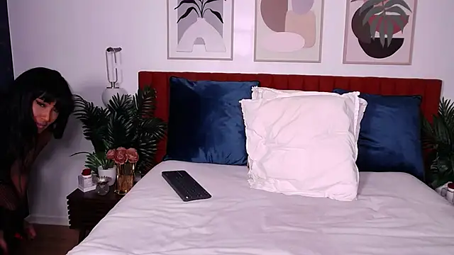 ShanialaFrancaise online show from November 2025 01:33:02 PM