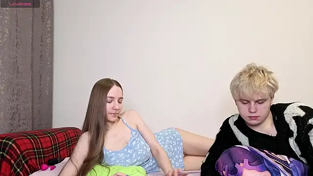 Emily and Ilumi online show from March 2026 06:32:01 PM