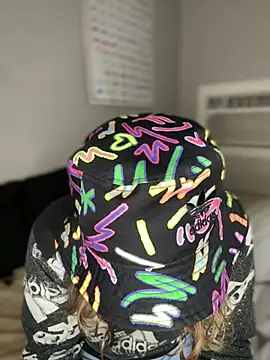 Snapshot of 4kUsh2Fashion0 chatting on February 2025 09:10:01 PM 4kUsh2Fashion0 online show from February 2025 09:10:01 PM