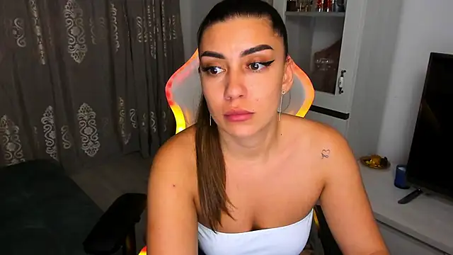 EveEvian online show from January 2025 06:25:01 PM