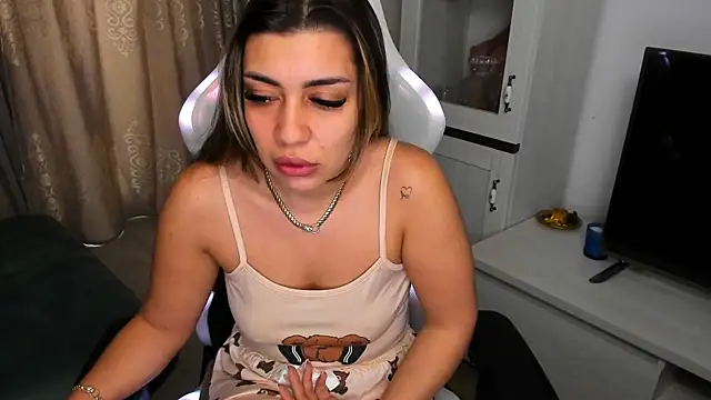 EveEvian online show from January 2025 10:52:02 AM