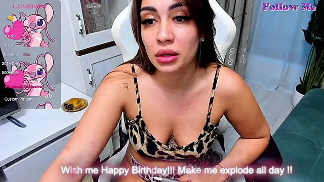 EveEvian online show from March 2025 08:40:01 PM