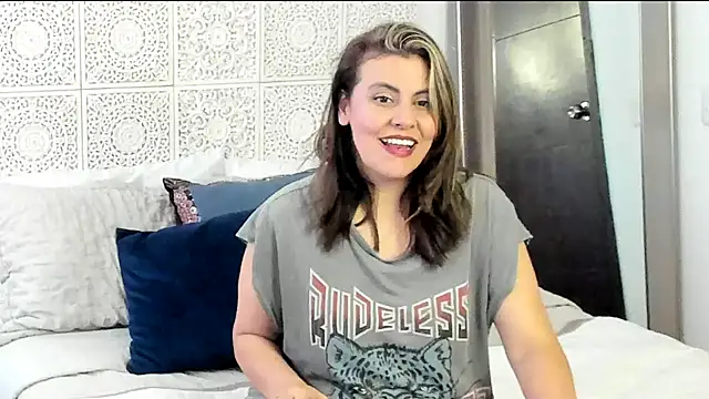 Snapshot of V_monse chatting on December 2024 07:03:02 PM V monse online show from December 2024 07:03:02 PM