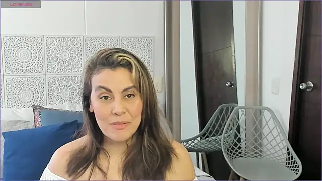 Snapshot of V_monse chatting on February 2025 07:06:01 PM V monse online show from February 2025 07:06:01 PM