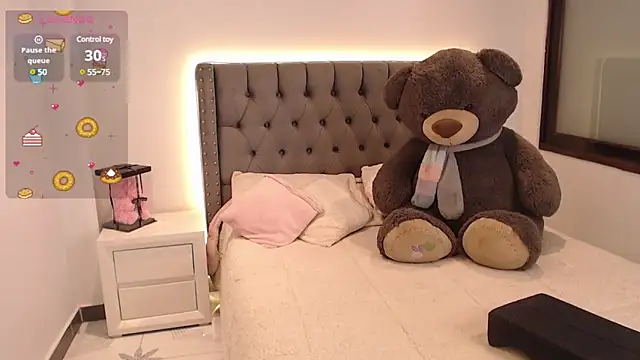 Snapshot of Nicols66 chatting on February 2025 10:40:02 PM Nicols66 online show from February 2025 10:40:02 PM