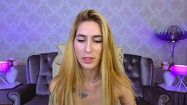 Snapshot of Sexy_Lava chatting on September 2025 01:01:01 PM Sexy Lava online show from September 2025 01:01:01 PM