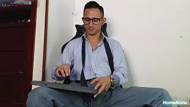 HomeAloneK online show from December 2025 07:53:01 PM