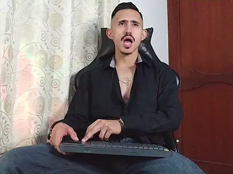 HomeAloneK online show from April 2026 09:39:33 PM