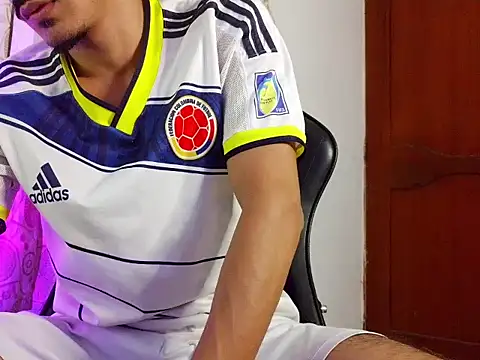 HomeAloneK online show from April 2026 07:15:02 PM