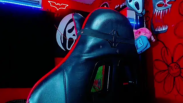 HugeDanex online show from March 2026 06:58:01 AM