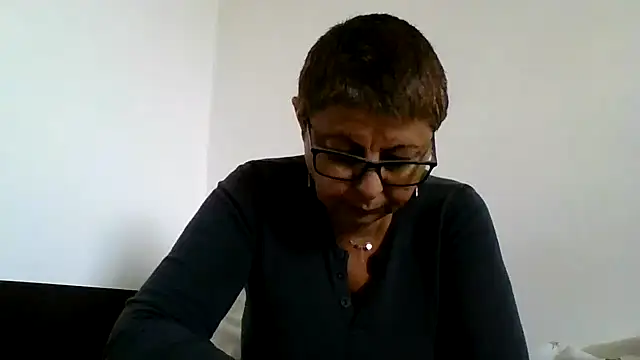 roseblak42 online show from October 2025 12:00:02 PM