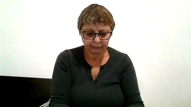 roseblak42 online show from November 2025 05:34:01 PM