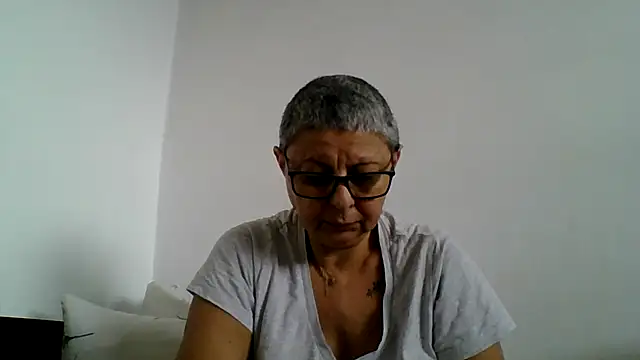 roseblak42 online show from December 2025 10:02:01 AM