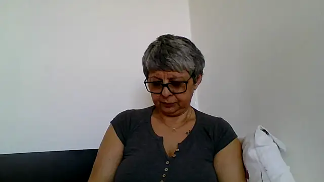 roseblak42 online show from April 2026 08:04:01 AM