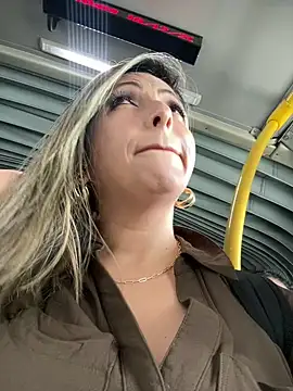 Snapshot of _Abril-Office1 chatting on December 2024 03:11:02 PM Abril-Office1 online show from December 2024 03:11:02 PM