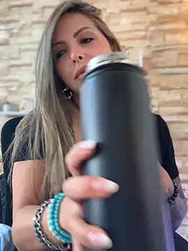 Snapshot of _Abril-Office1 chatting on November 2025 03:22:01 PM Abril-Office1 online show from November 2025 03:22:01 PM