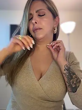 Snapshot of _Abril-Office1 chatting on November 2025 01:10:01 PM Abril-Office1 online show from November 2025 01:10:01 PM