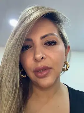 Snapshot of _Abril-Office1 chatting on November 2025 12:27:02 PM Abril-Office1 online show from November 2025 12:27:02 PM