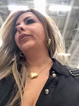 Snapshot of _Abril-Office1 chatting on November 2025 03:56:02 PM Abril-Office1 online show from November 2025 03:56:02 PM