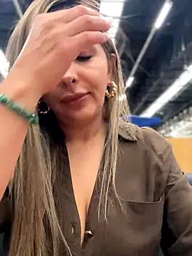 Snapshot of _Abril-Office1 chatting on November 2025 04:07:02 PM Abril-Office1 online show from November 2025 04:07:02 PM