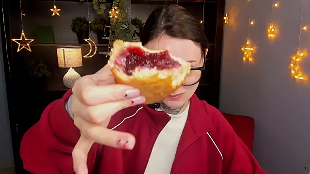 VeliraBraitberg online show from April 2026 10:42:01 AM