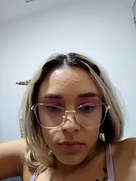 Snapshot of TaraaHot chatting on March 2025 05:57:02 AM TaraaHot online show from March 2025 05:57:02 AM