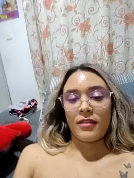 Snapshot of TaraaHot chatting on March 2025 08:37:02 AM TaraaHot online show from March 2025 08:37:02 AM