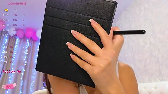 LaraSkinny online show from December 2024 03:04:02 AM