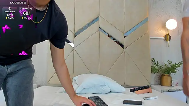 LiaVelez online show from January 2026 01:47:02 PM